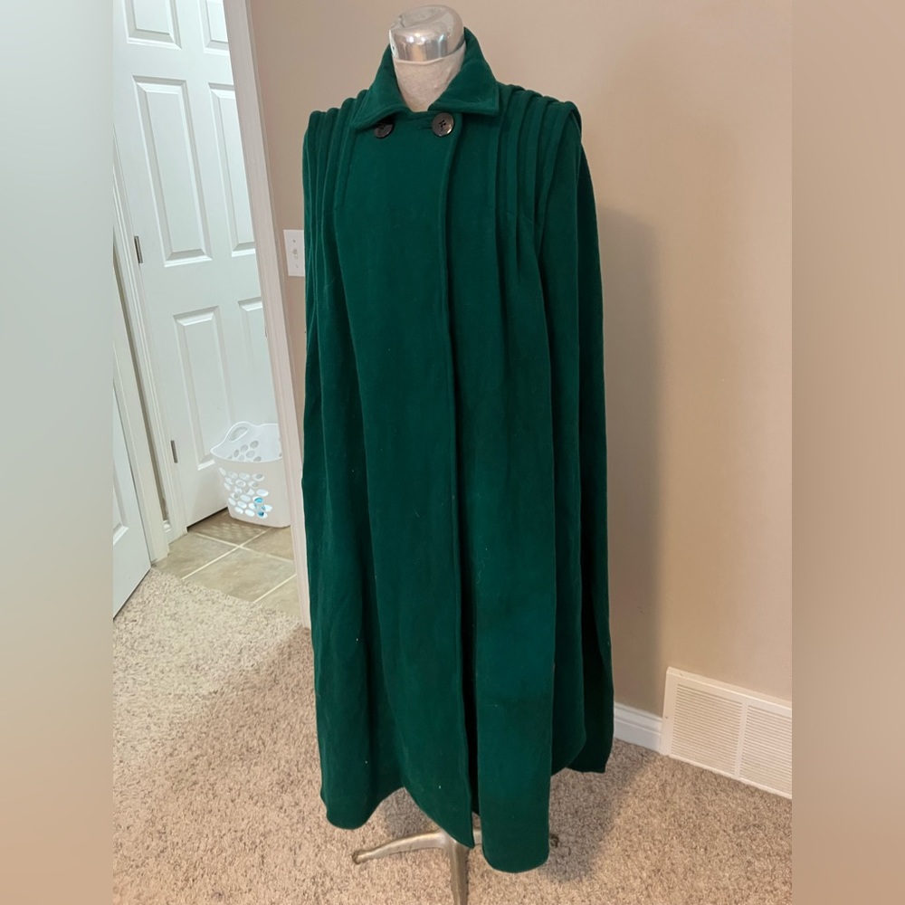 Emerald Green Vintage Wool Cloak with pockets.